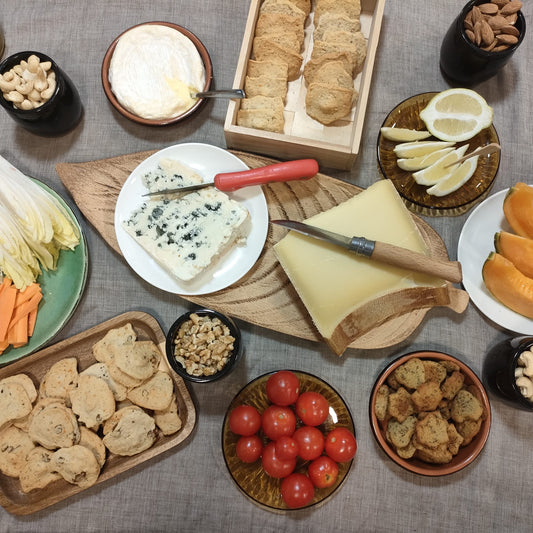plateau apéro maison avec fromages artisanaux et biscuits salés bio — recette et guide de présentation