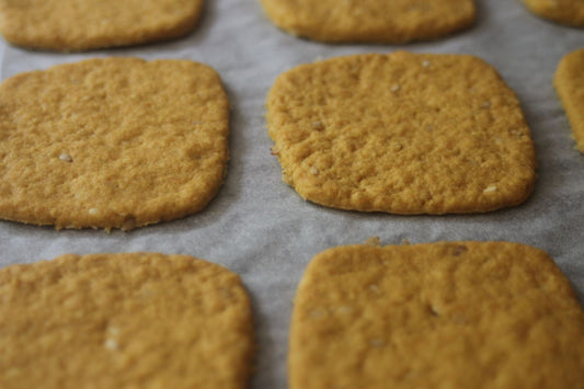 crackers maison à la farine de sarrasin et aux graines — recette sans gluten, sans levure et sans additifs