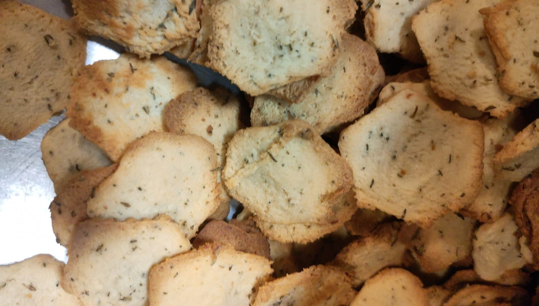 biscuits salés maison au parmesan et seigle pour la randonnée — recette compacte et nourrissante pour le sac à dos