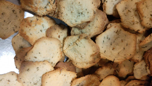 biscuits salés maison au parmesan et seigle pour la randonnée — recette compacte et nourrissante pour le sac à dos